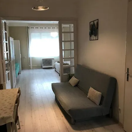 Kenyelmes Lakas Jo Helyen Lägenhet Budapest