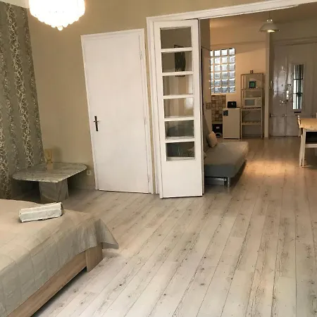 Kenyelmes Lakas Jo Helyen * Budapest